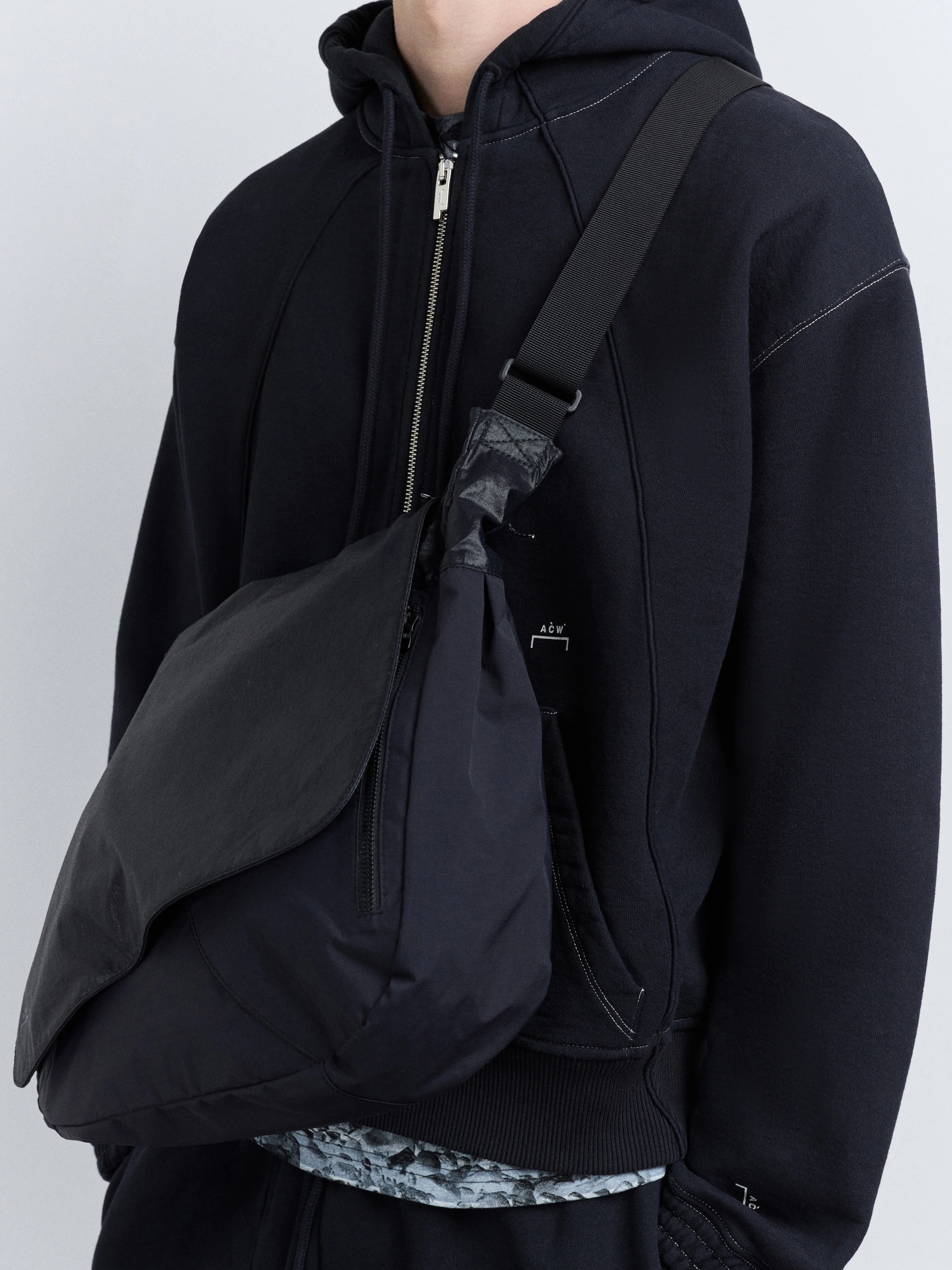 Walworth Messenger Bag Onyx - Image 4
