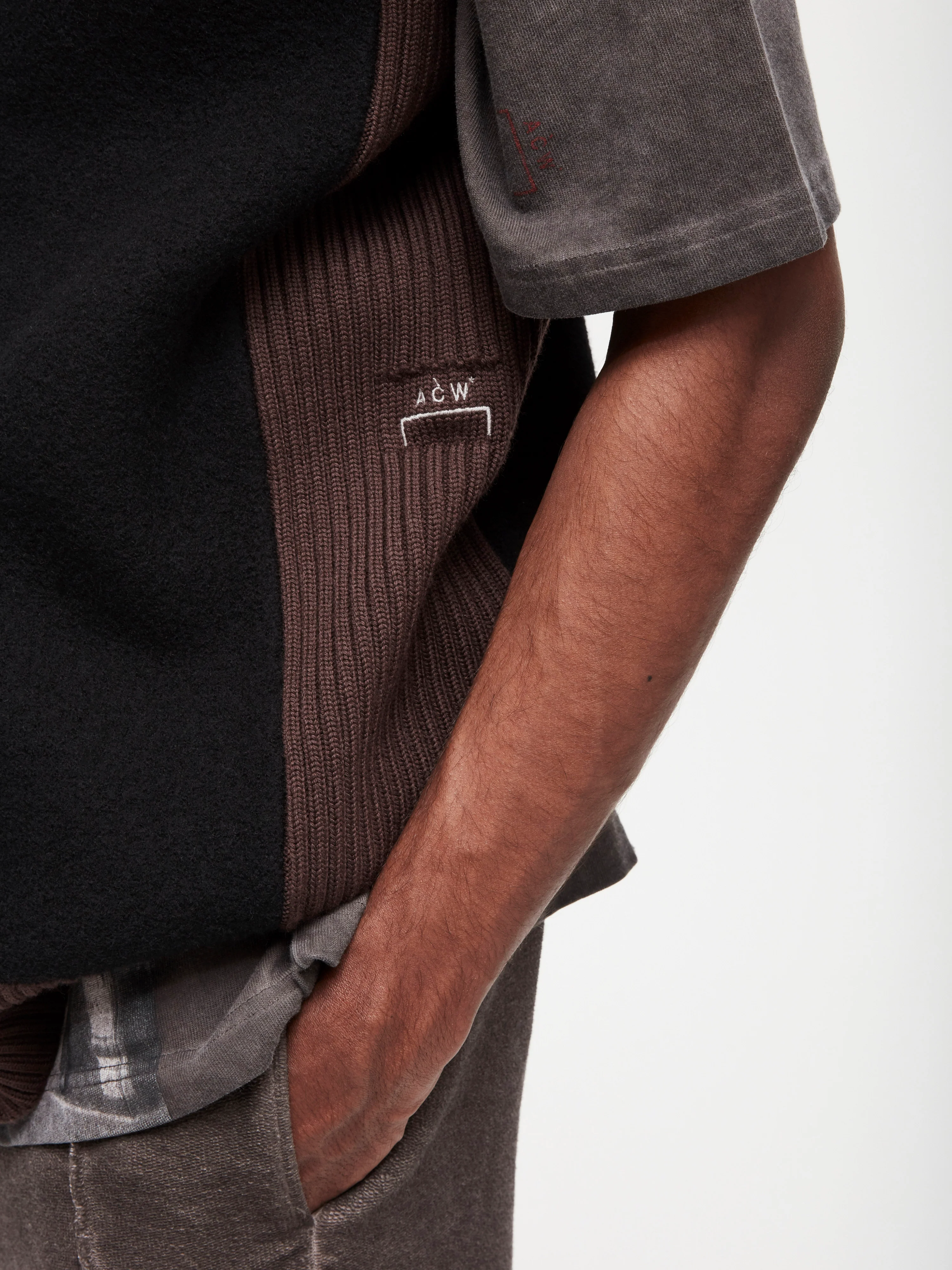 Contrast Knit Gilet - Image 4