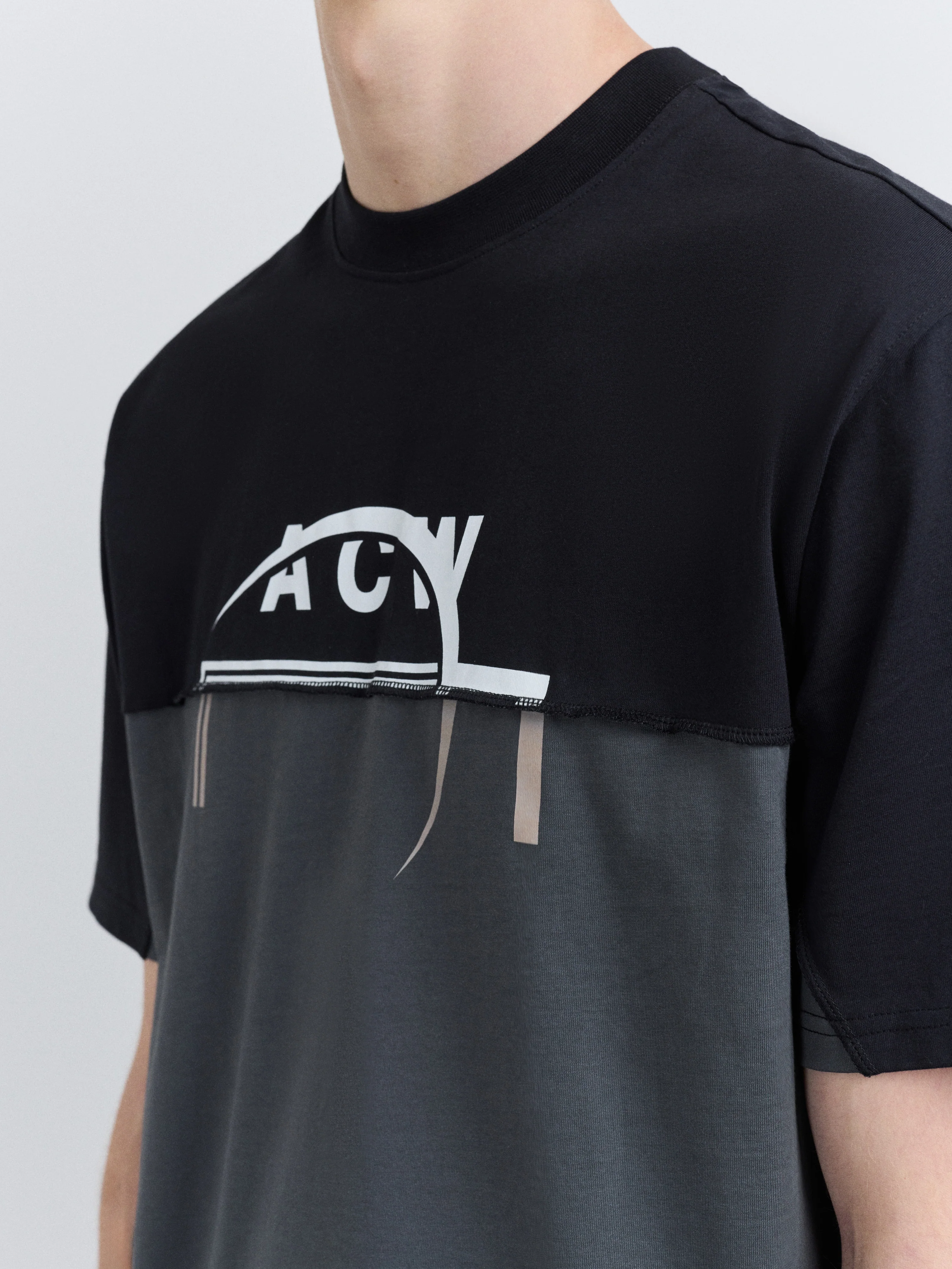 Split Logo T-Shirt Onyx - Image 5